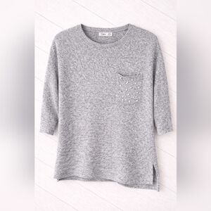 ⭐️ Dex Gray Top with Pearl Accents